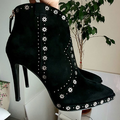 Lola Cruz ankle boots new, black natural suede with metal details, size 38