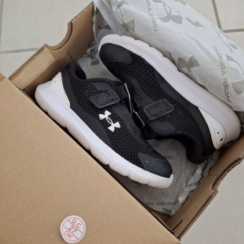 Under Armour Surge 3 kids' athletic shoes used, size 27, black