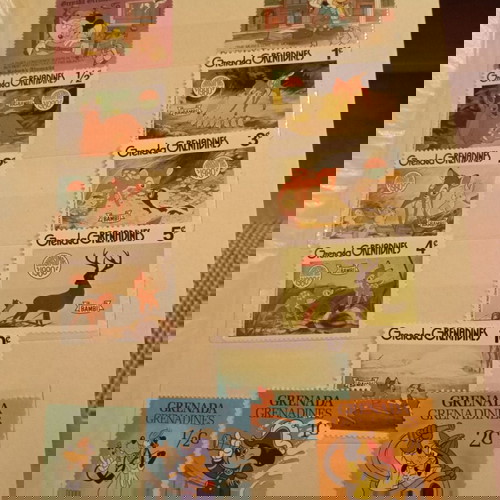 Συλλογή ασυνήθιστων γραμματοσήμων με ήρωες Walt Disney σαν καινούργια