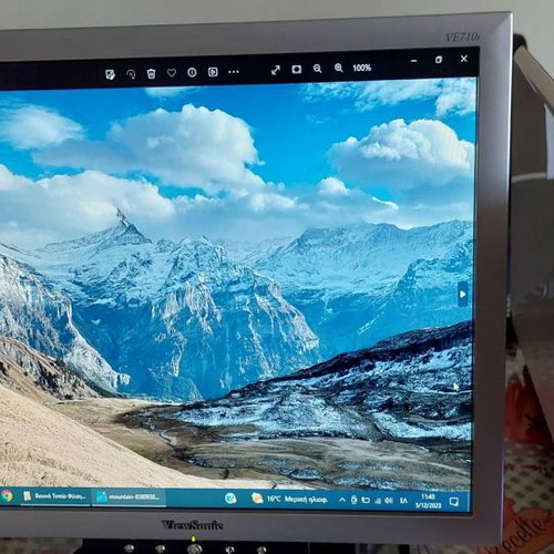 ViewSonic 17-inch computer monitor used with power cable