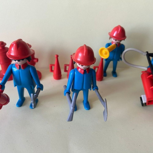Playmobil vintage 80s firemen figures