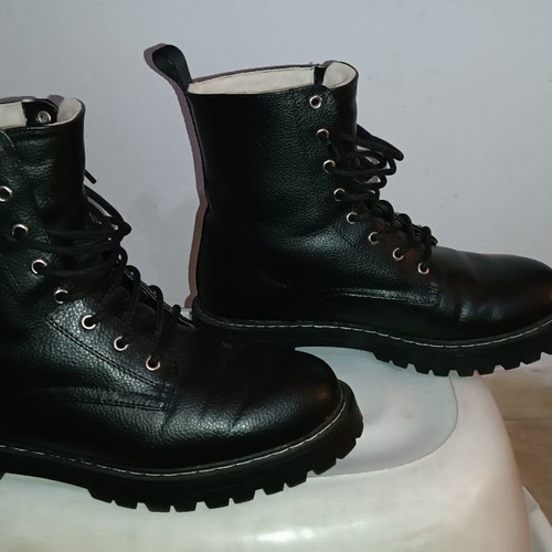 Boots fur-lined new, size 41, black