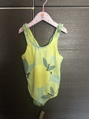Zara girls' one-piece swimsuit with lemon print, like new, size 4 years