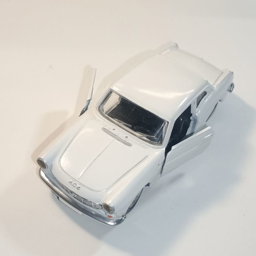 Peugeot 404 Coupe σπάνιο κομμάτι σε κλίμακα 1/43 ανακατασκευασμένο