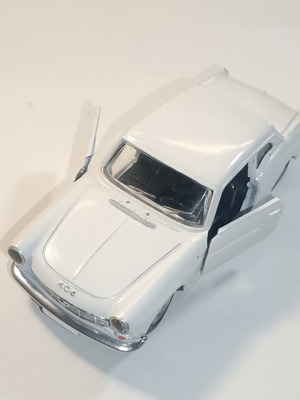 Peugeot 404 Coupe σπάνιο κομμάτι σε κλίμακα 1/43 ανακατασκευασμένο