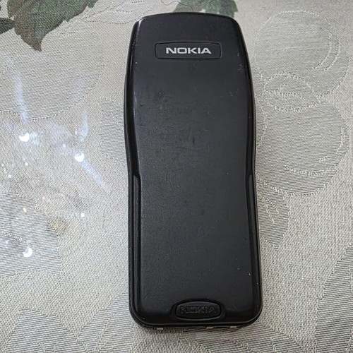 Nokia 3210 mobile phone used, gray, no charger