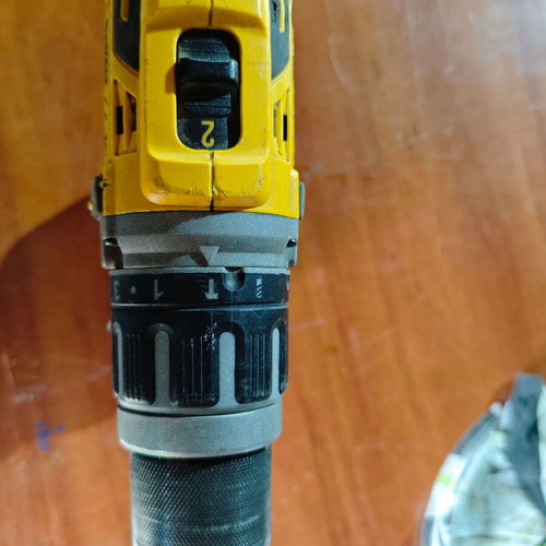Dewalt DCD796 drill used with 4AH battery and charger
