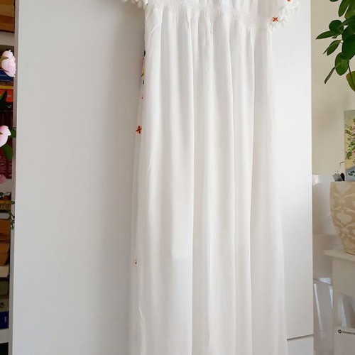 Long dress with embroidered flowers new, white, sizes S-M