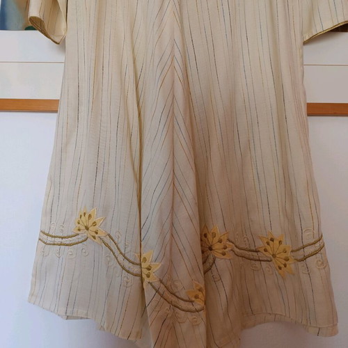 Vintage boho dress like new, size M with embroidered details