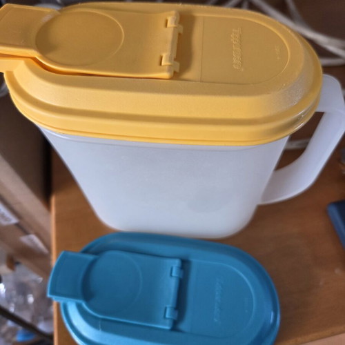 Tupperware container 23.5x14cm like new or two 350ml cups with lids