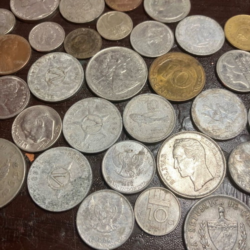 Lot of 44 foreign coins used from Cuba Venezuela Argentina China and more