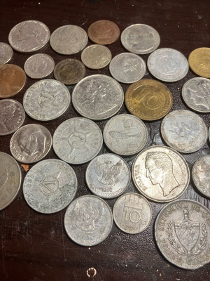 Lot of 44 foreign coins used from Cuba Venezuela Argentina China and more