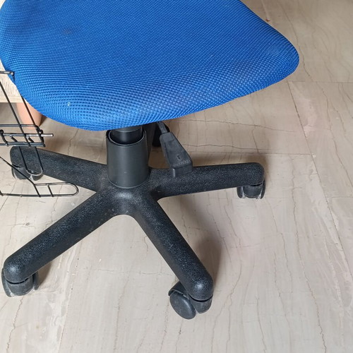 Children's blue office chair with wheels