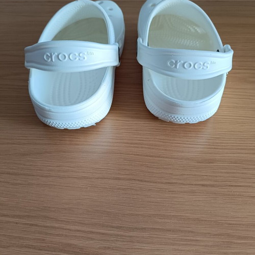 Crocs Classic Clog white, like new, youth size J1 (32-33)