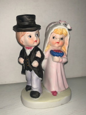 Retro Porcelain Bride and Groom Figurine new