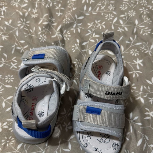 Children's shoes size 25 new