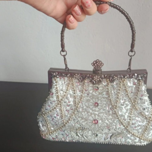 Vintage women's white hand bag like new