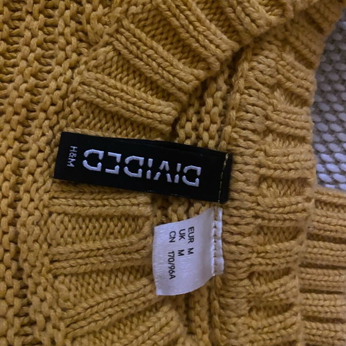Mustard fall pullover like new, size M