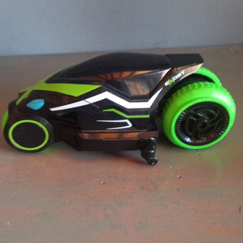 Remote control car like new with controller