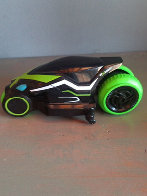 Remote control car like new with controller