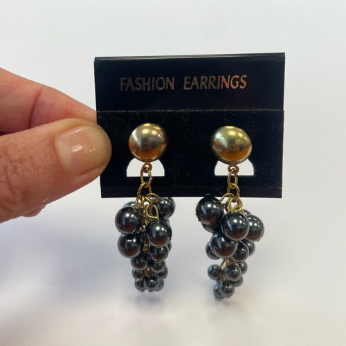 Grape-shaped dangling earrings new, gold color with black beads