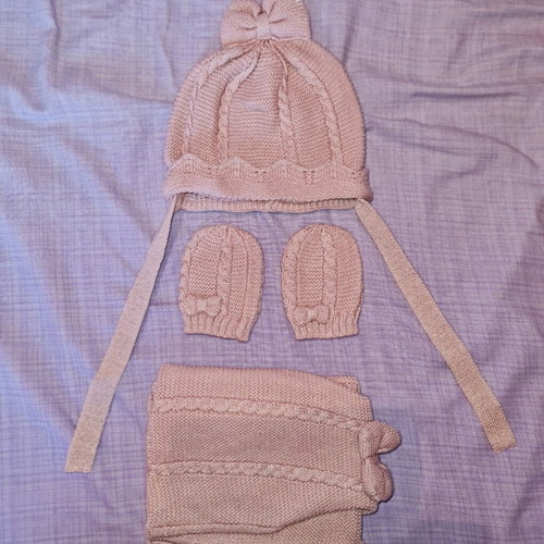 Mayoral set 18 months pink like new with hat, gloves and scarf