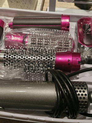 Hair dryer and brush set like new