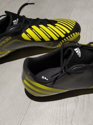 Ανδρικά ποδοσφαιρικά παπούτσια Adidas Predito καινούργια, μέγεθος 42, μαύρο με κίτρινο