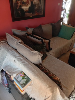 Corner sofa in excellent condition, 2 years old, greige color