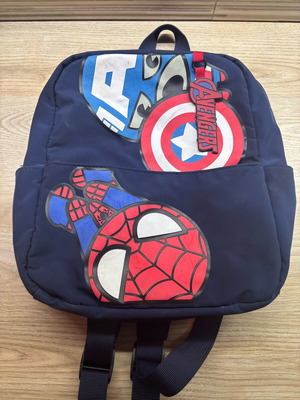 Μπλε παιδικό σακίδιο πλάτης με θέμα Avengers και Spider-Man μεταχειρισμένο