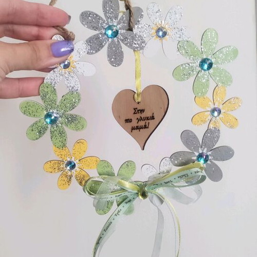 Decorative wreath new with flowers for mom