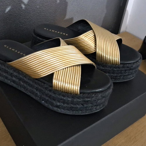 Glamazons women's platform shoes like new, black and gold