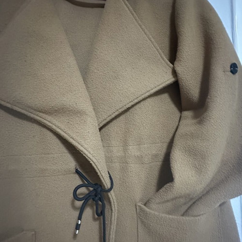Camel coat with large collar and external pockets