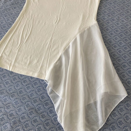 Donna blouse like new, elastic with transparency and neck details