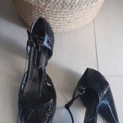 Bata leather pumps like new, size 39, black, 9cm heel