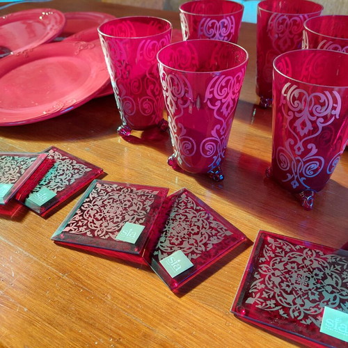 SIA Home Fashion red dinner set new, festive
