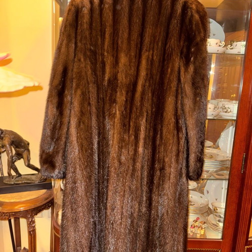 Mink fur coat like new, one piece