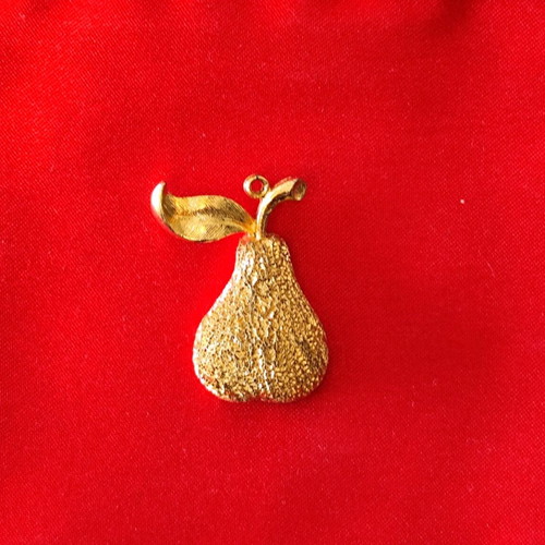 Vintage pendant gold pear shaped like new without chain