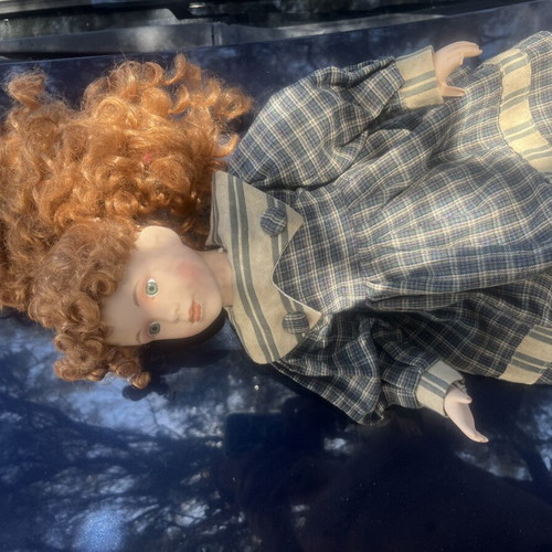 Samlardocka porcelain doll like new