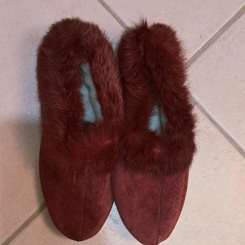 Home slippers like new, real fur and suede, size 40, burgundy