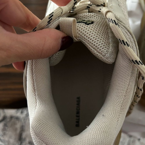 Balenciaga shoes Triple S Clear Sole sneaker like new, off white and beige