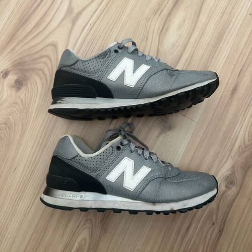 New Balance 574 athletic shoes used, grey, size 38 with wear