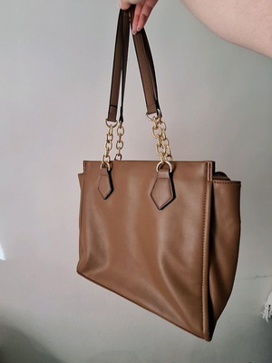 Shoulder bag used with gold chains tan color