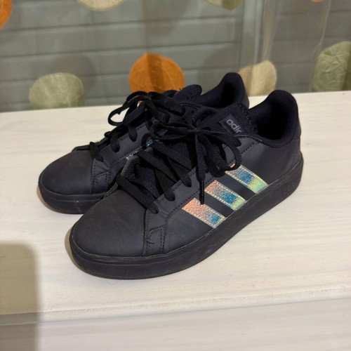 Adidas Grand Court 2.0 sneakers like new, black with iridescent stripes