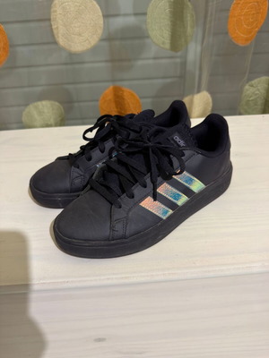 Adidas Grand Court 2.0 sneakers like new, black with iridescent stripes