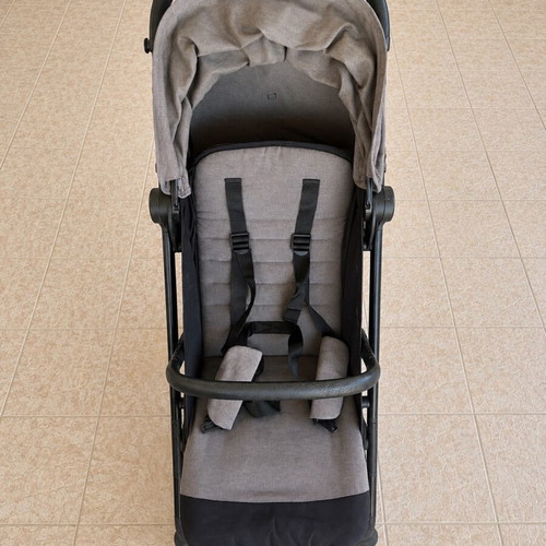 Cyber Beezy stroller used, lightweight and easy to fold