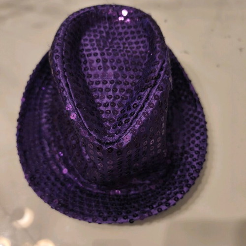 Carnival hat like new