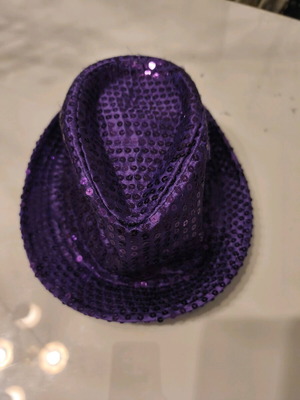 Carnival hat like new