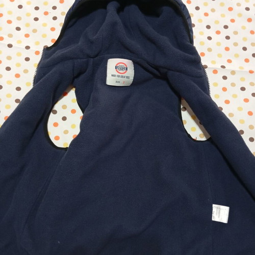 Sleeveless vest for 3 years old, unisex, like new, very warm