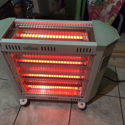 Universe space heater new condition